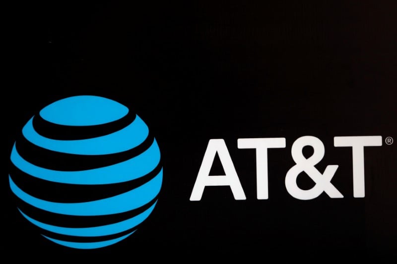 At&t rate le consensus, perd des abonnes dans la video