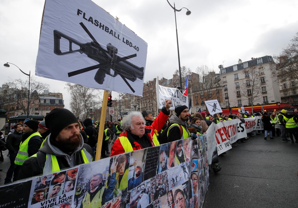 Hommage des "gilets jaunes" aux manifestants blesses