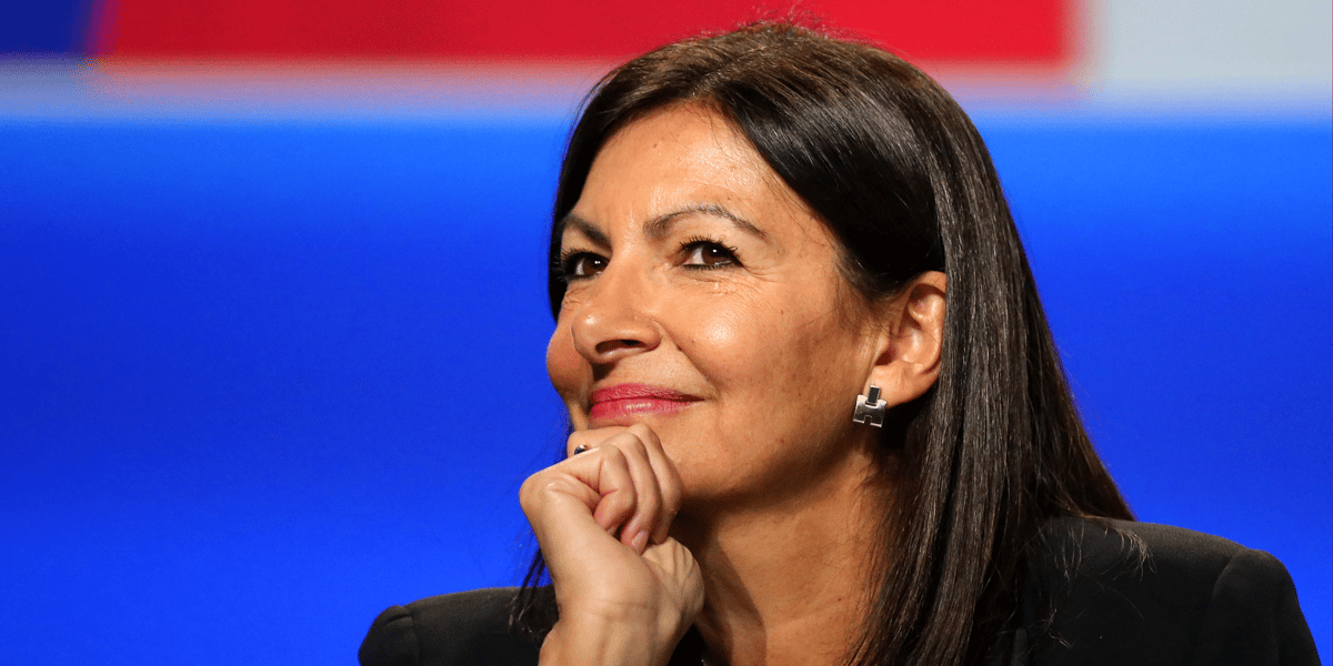 Pour la maire de Paris, il faudrait aller plus loin dans le plan vélo sur des axes encore très utilisés par les automobiles.