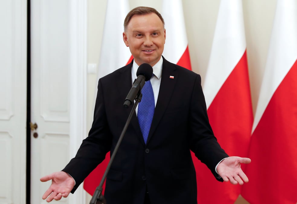 Le president sortant andrzej duda reelu en pologne