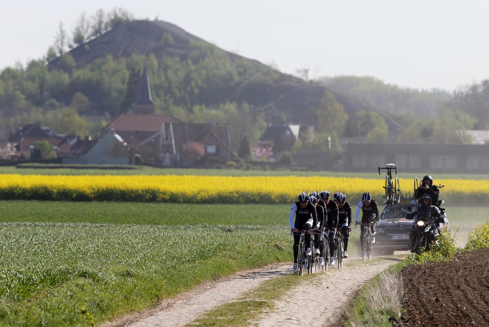 La course cycliste paris-roubaix reportee, rapporte le parisien