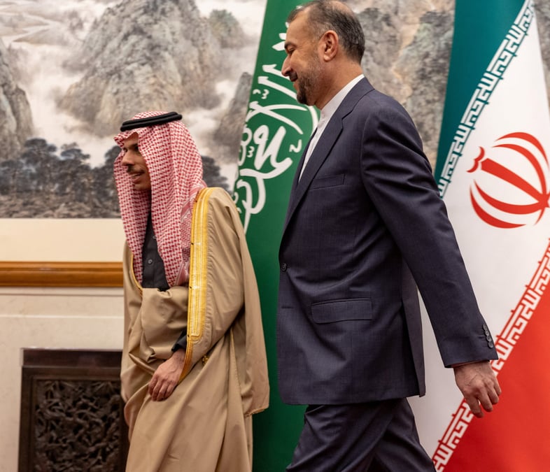 Le ministre iranien des affaires etrangeres, hossein amir-abdollahian, rencontre son homologue saoudien, le prince faisal bin farhan al saud, a pekin