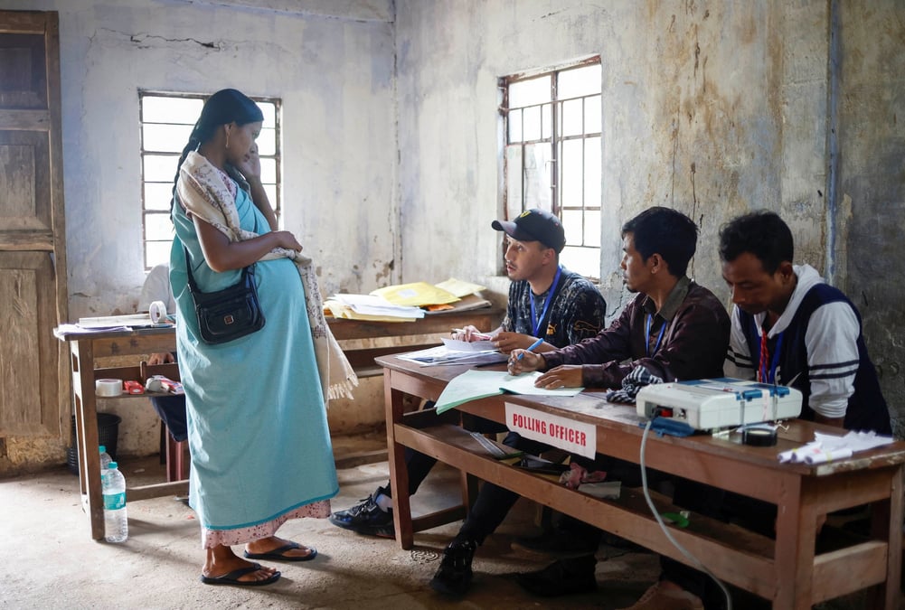 Bureau de vote dans le village de nongriat, a shillong, dans l'etat de meghalaya, nord-est de l'inde
