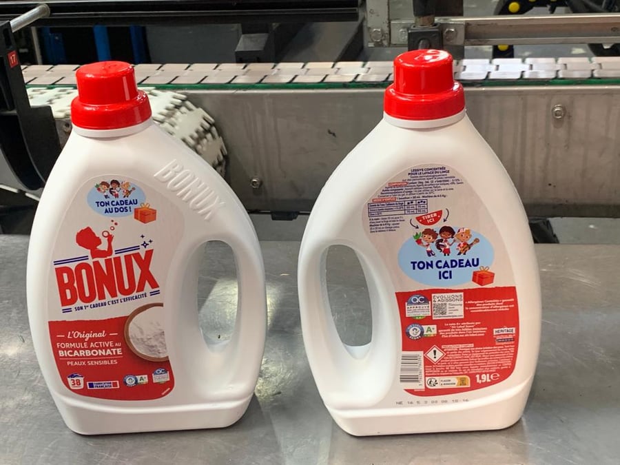 A l’instar de la lessive Bonux, désormais fabriquée en France, Héritage a constitué à marche forcée une gamme de produits d’entretien disposant d’un fort capital de sympathie chez les consommateurs.