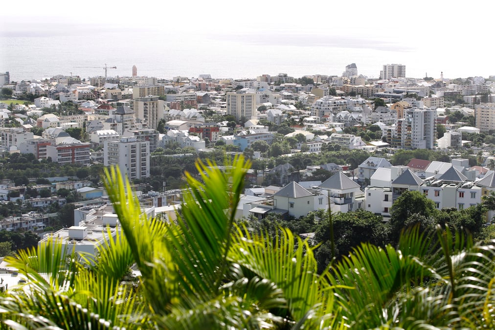La reunion toujours bloquee par les "gilets jaunes"