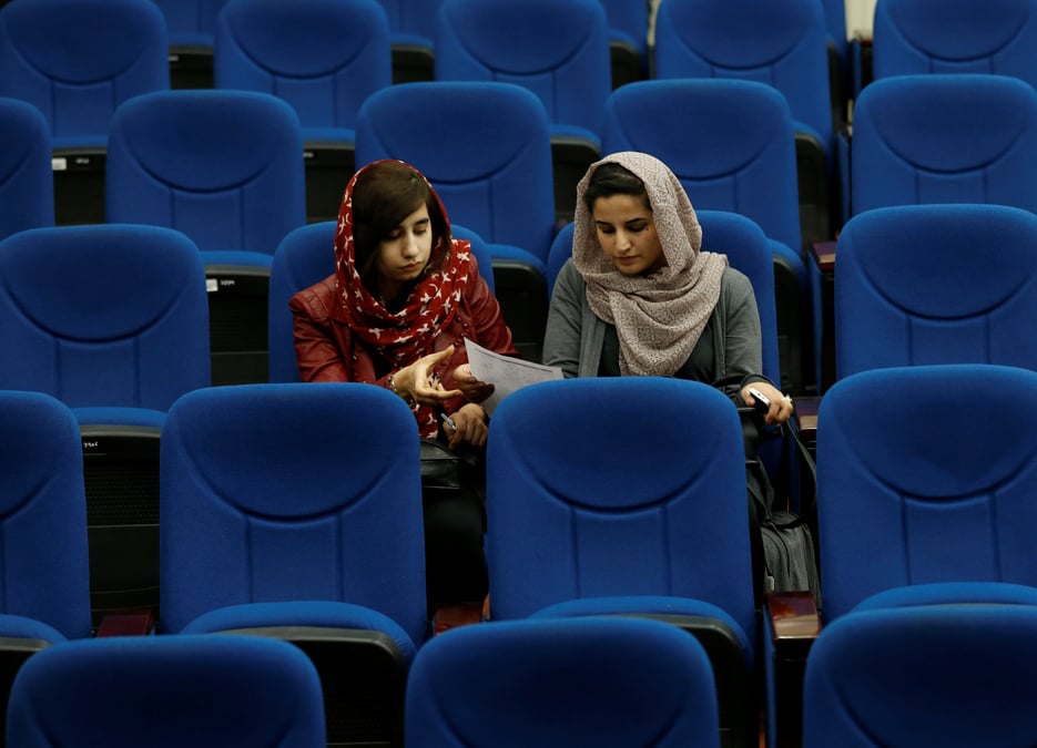 Afghanistan: les femmes pourront etudier a l'universite, mais pas avec les hommes