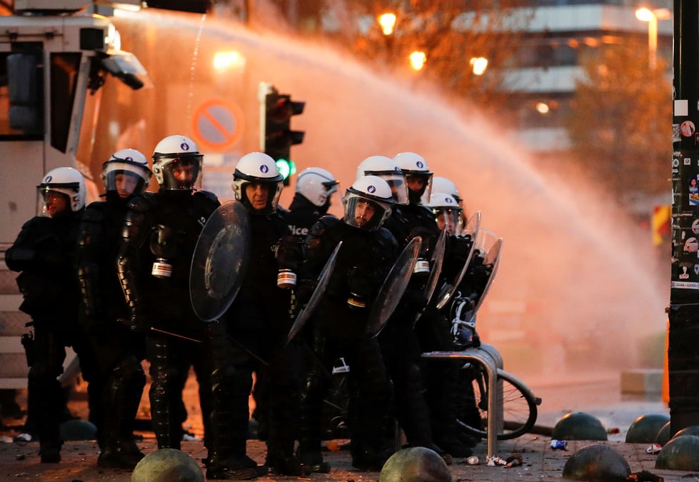 Coronavirus: pres de 35.000 personnes manifestent a bruxelles pour denoncer les mesures sanitaires