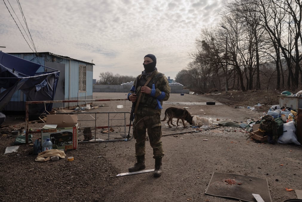 La russie dit reduire ses operations dans le nord de l'ukraine, kyiv propose sa neutralite