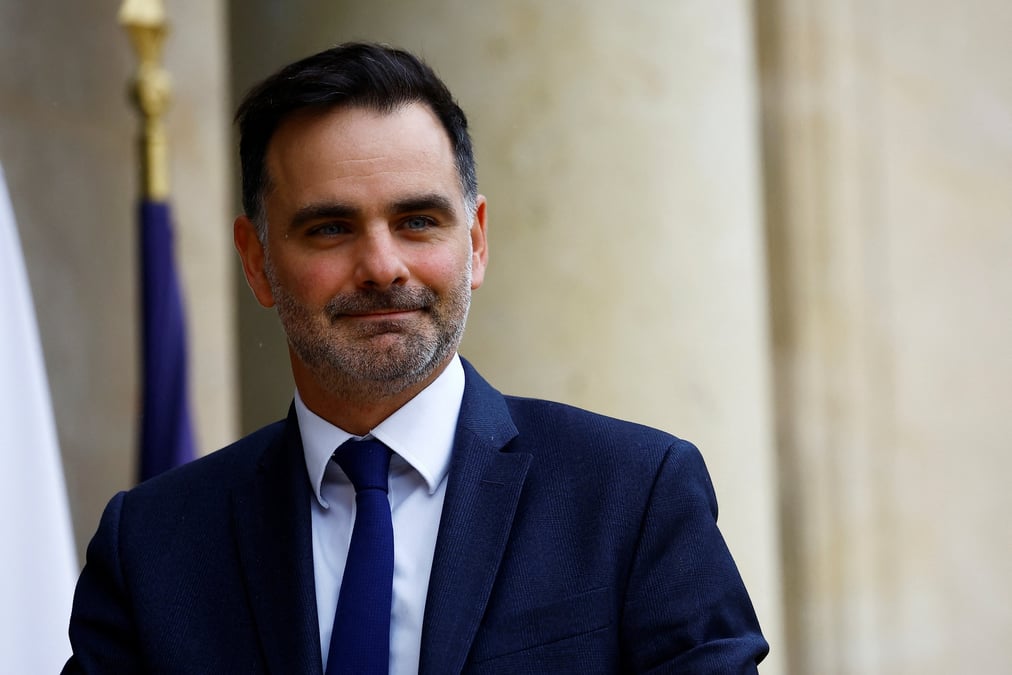En cas de renversement du gouvernement, « ce serait une tempête pour le pays (...) Il y aurait une crise économique et financière », a affirmé Laurent Saint-Martin.