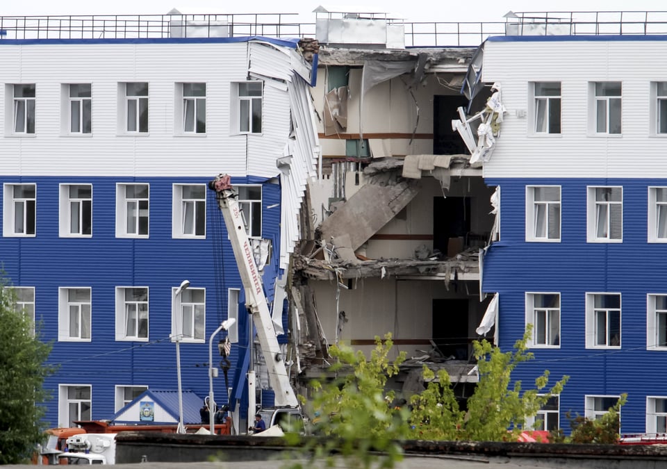 Au moins 23 morts dans l'effondrement d'une caserne en russie