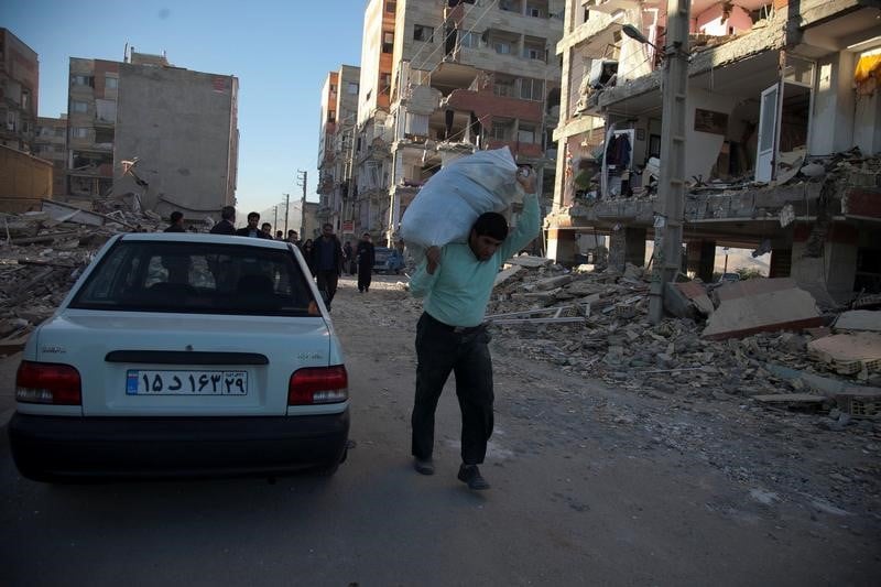 Iran: l'aide aux victimes du seisme, terrain d'affrontement politique