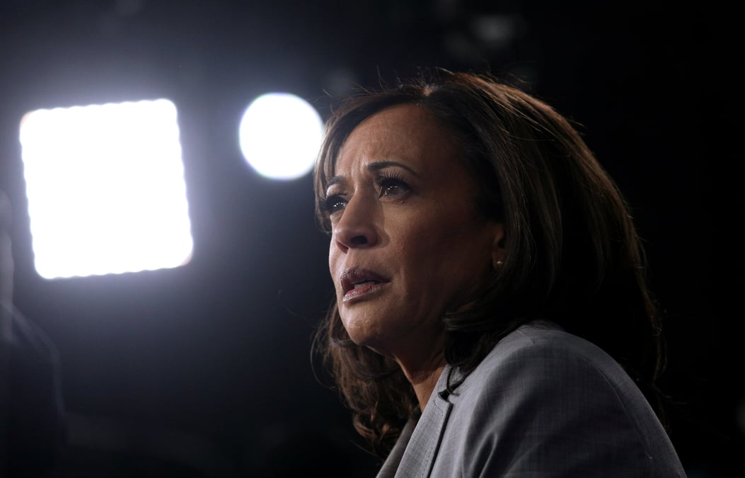 Kamala harris va se retirer la course a l'investiture democrate
