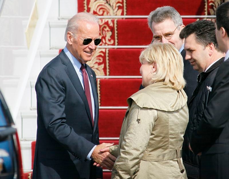 Joe Biden est à Kiev, Sergueï Lavrov accuse l'Ukraine