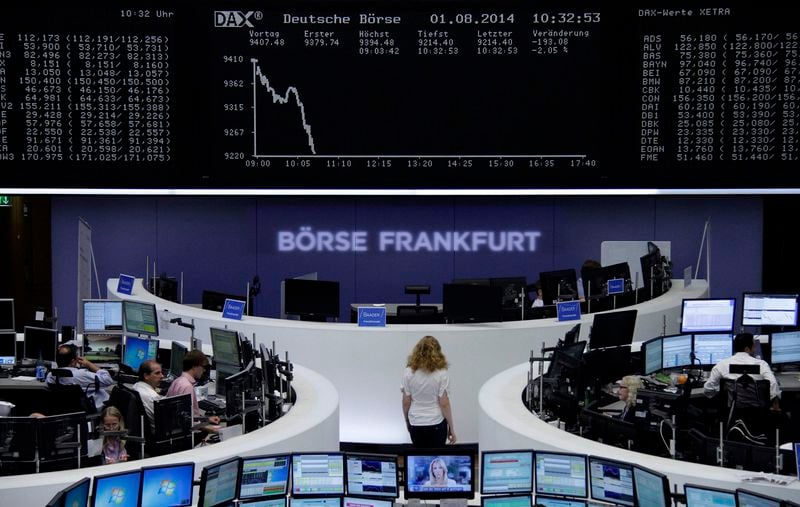 Les Bourses européennes poursuivent leur correction à mi-séance