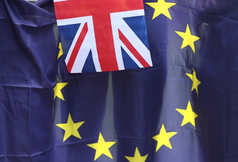 Pas de renegociation du brexit, dit le gouvernement aux elus