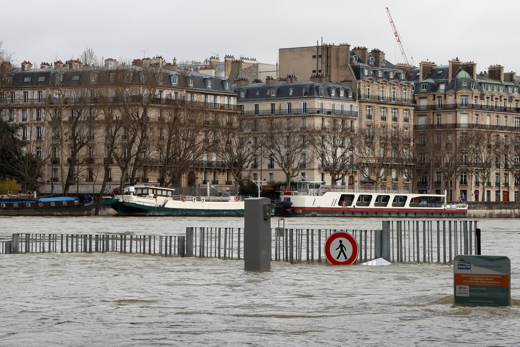 Pic de crue atteint a paris, sous les records historiques