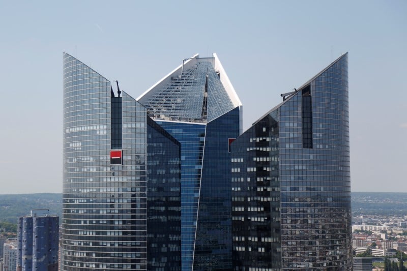 Socgen en discussions exclusives pour la division emc de commerzbank