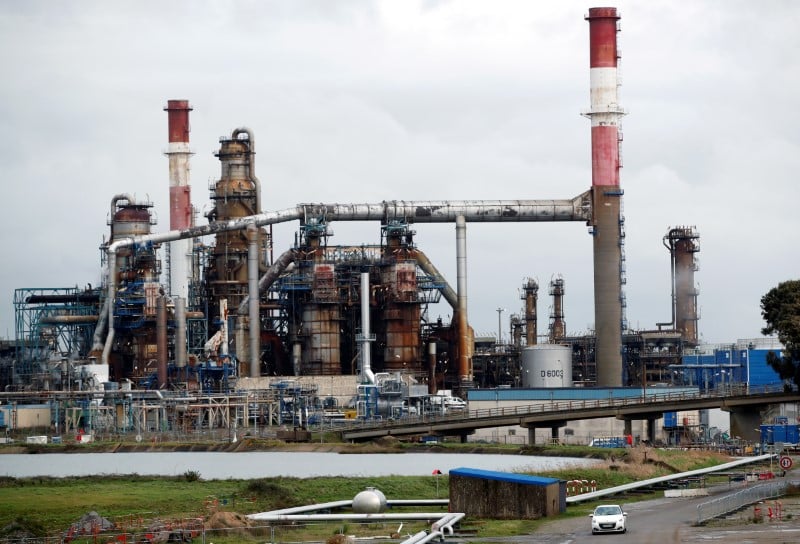 La raffinerie total de donges de nouveau approvisionnee