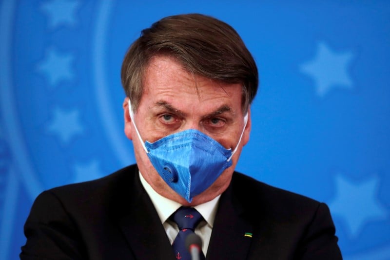 Bresil: jair bolsonaro denonce "l'hysterie" du coronavirus
