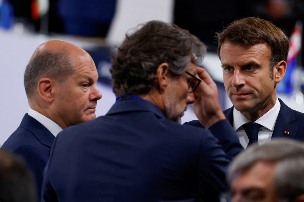 Le chancelier allemand olaf scholz et le president francais emmanuel macron a madrid, en espagne