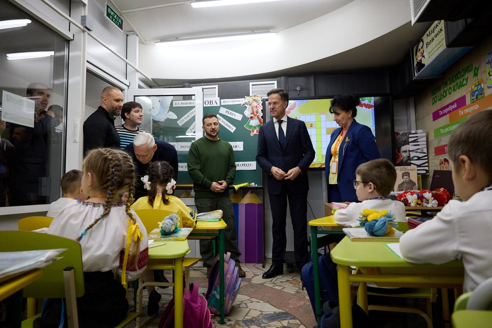Le president ukrainien zelenskiy et le premier ministre neerlandais mark rutte en visite a kharkiv