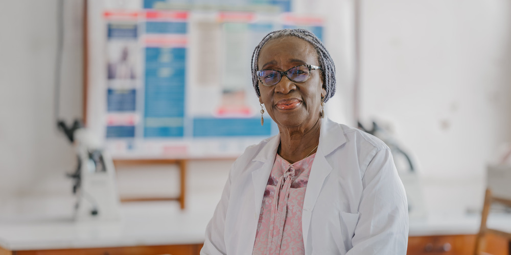 Le professeur Rose Leke est la lauréate 2024 pour l'Afrique et les Etats arabes du "Prix L'Oreal-Unesco pour les femmes et la science".