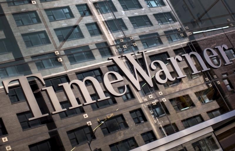 At&t evoque un possible rachat de time warner