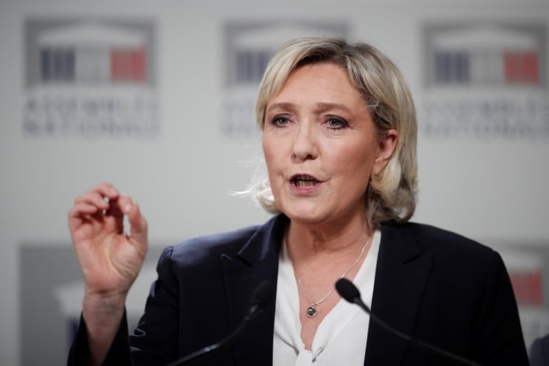 Le pen devoile son plan banlieues "de la derniere chance"