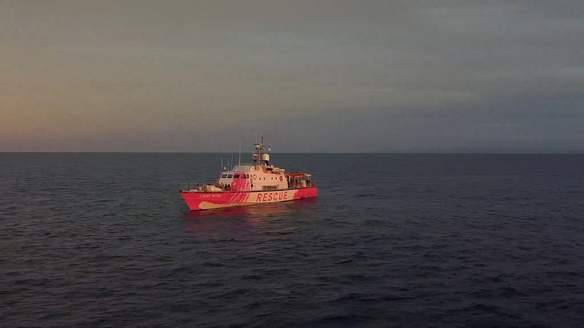 Migrants: le navire de banksy reclame une aide d'urgence
