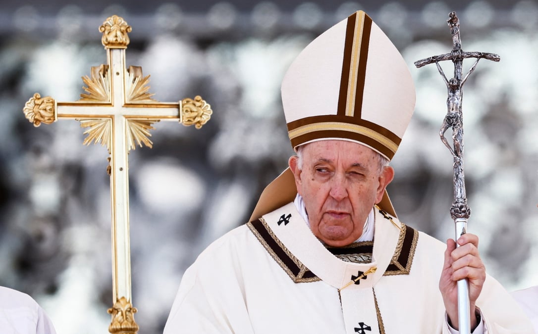 Le pape condamne la cruaute dans la guerre en ukraine a la veillee pascale