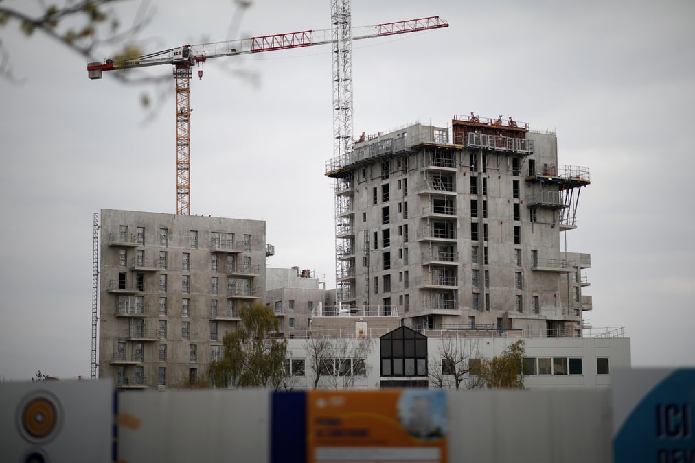 La hausse des taux risque de penaliser l'immobilier, estime la bce