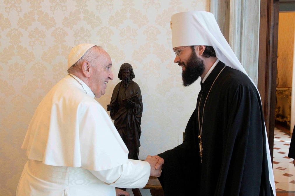 Le pape rencontre le numero deux de l'eglise orthodoxe russe