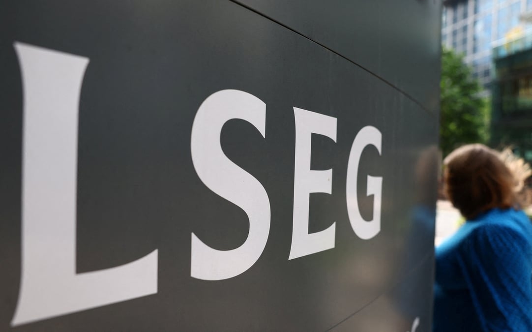 Le logo du groupe london stock exchange, l'operateur de la bourse de londres, a l'exterieur des bureaux de canary wharf a londres