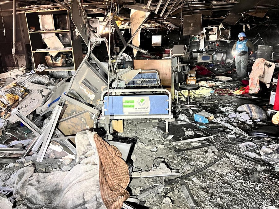 Vue des decombres a l'interieur de l'hopital al chifa
