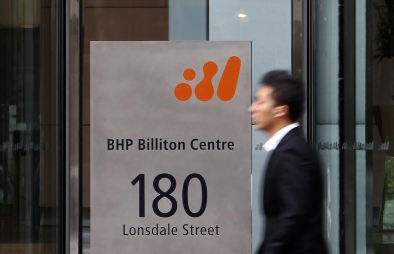 BHP Billiton va scinder des actifs, semestre moins bien que prévu