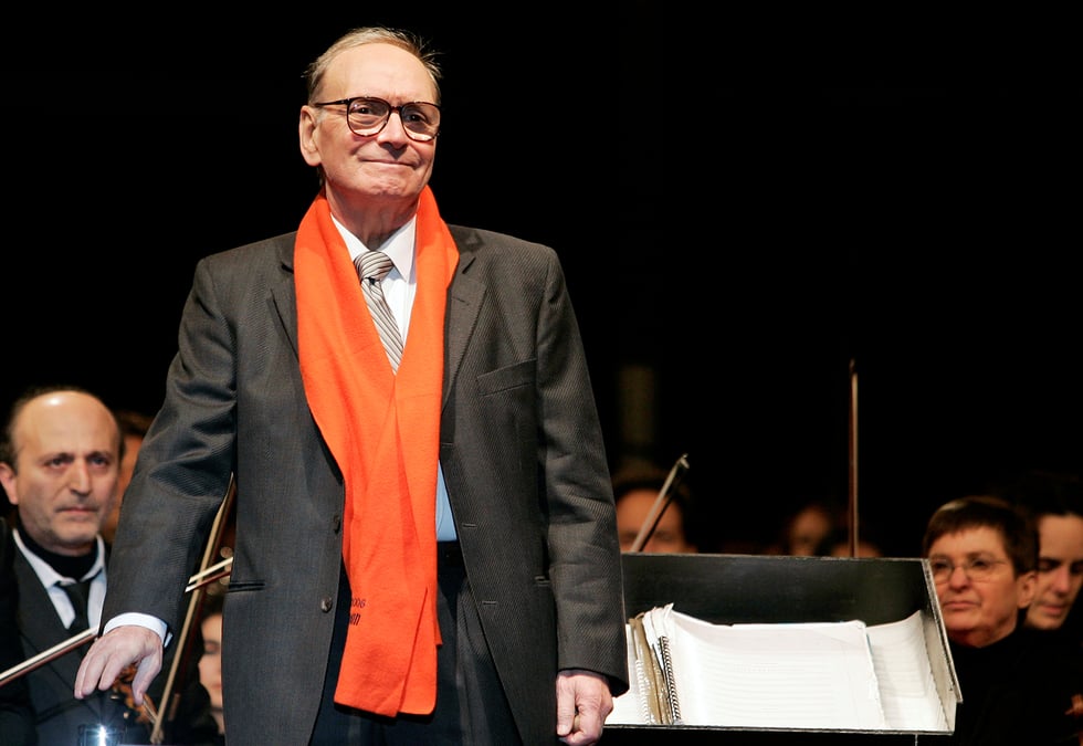 Morricone s'etait fait connaitre en composant la partition des premiers westerns de sergio leone