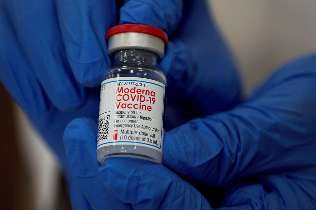 Moderna abaisse ses previsions de ventes du vaccin anti-covid-19 en 2021, l'action chute