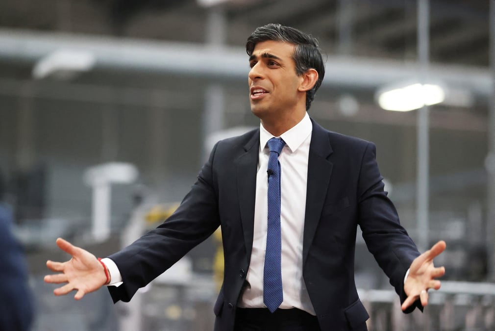 Le premier ministre britannique rishi sunak rencontre des entreprises de belfast, en irlande du nord