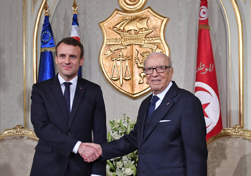 Macron annonce un soutien renforce a la democratie tunisienne
