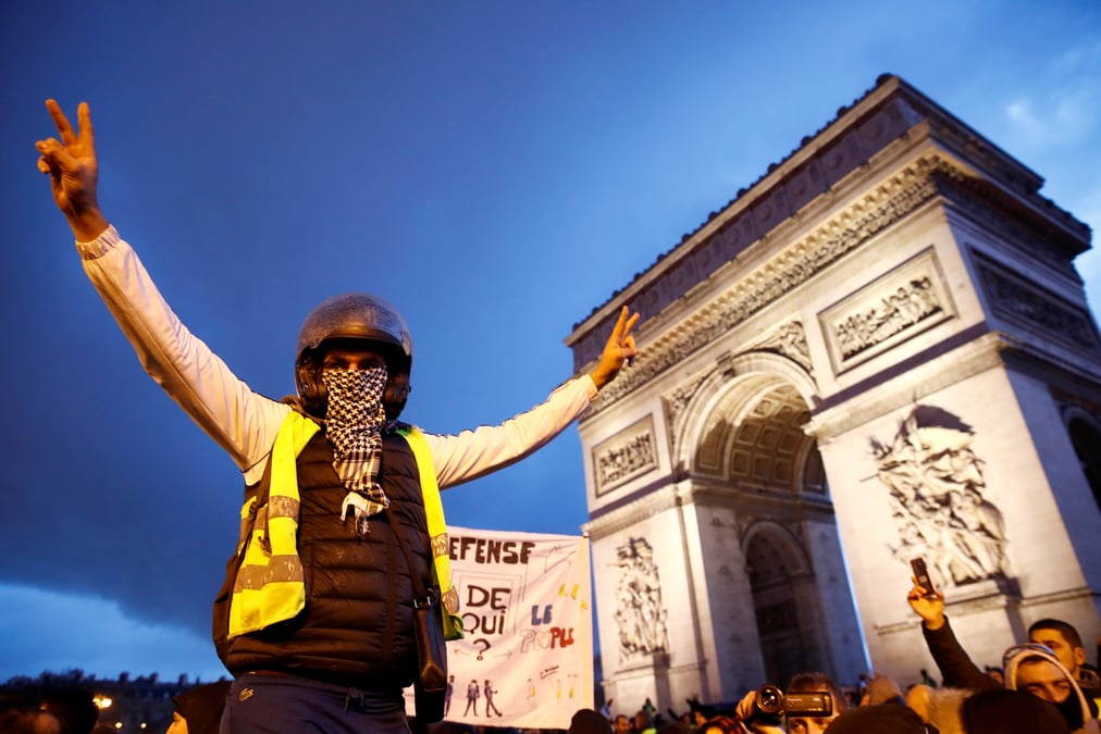 Des "gilets jaunes" appellent a un acte 8, refusent le debat national