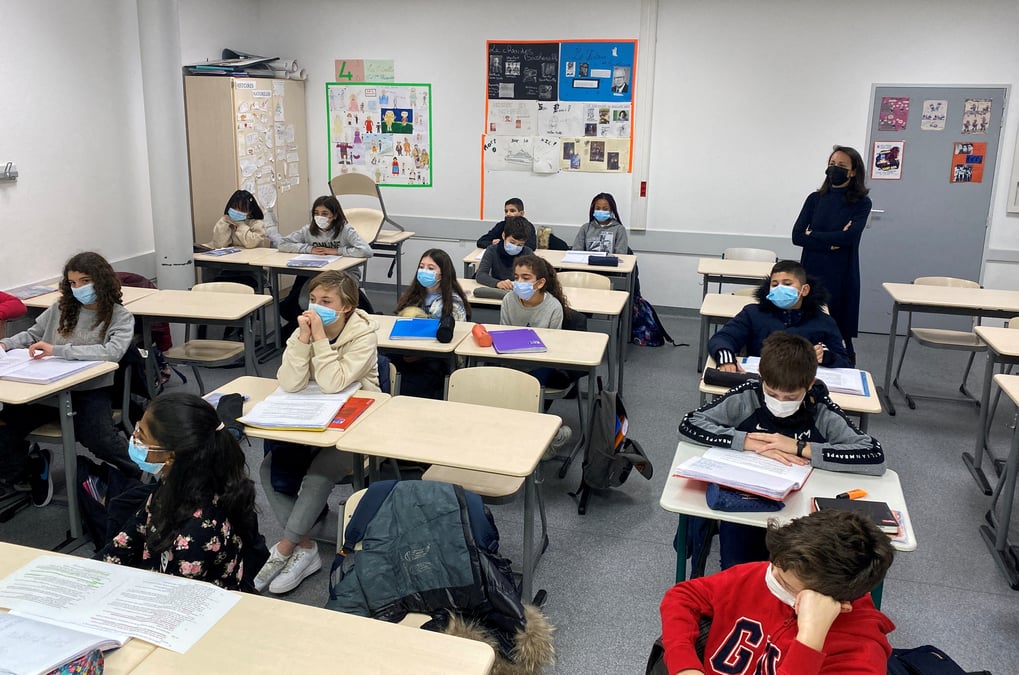France: une ecole sur deux pourrait etre fermee jeudi, annonce un syndicat