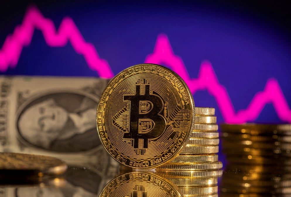 Entre le 17 janvier et 27 février, quand le cours du bitcoin a chuté de 20 %, celui de Strategy a dévissé… de 40 %.