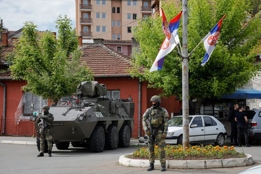 Photo de membres de la force pour le kosovo (kfor)