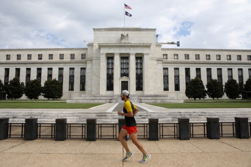 Les mesures proposées par la Fed sont issues des règles dites de « Bâle III », vaste éventail de réformes internationales du secteur bancaire, engagé après la crise financière de 2008-2009 afin de renforcer la solidité des banques.
