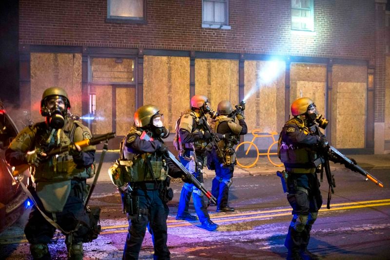 Ferguson sous surveillance, manifestations à travers les USA