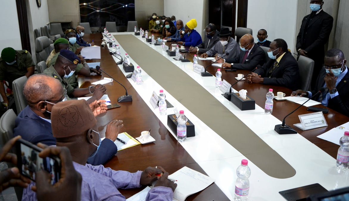 Mali: les mediateurs ouest-africains prets a accorder un an a la junte au pouvoir