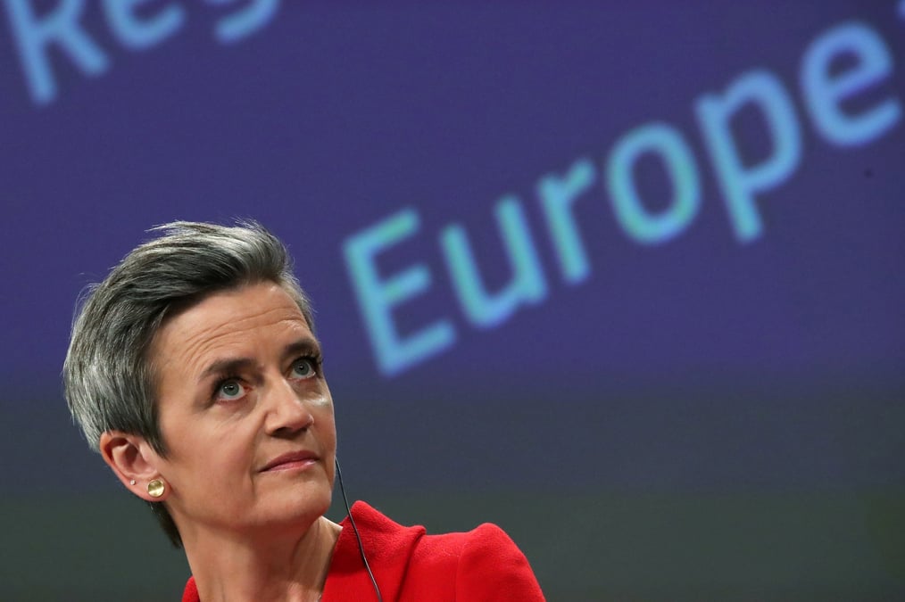 Il est "trop tot" pour envisager un 2e plan de relance europeen, selon vestager