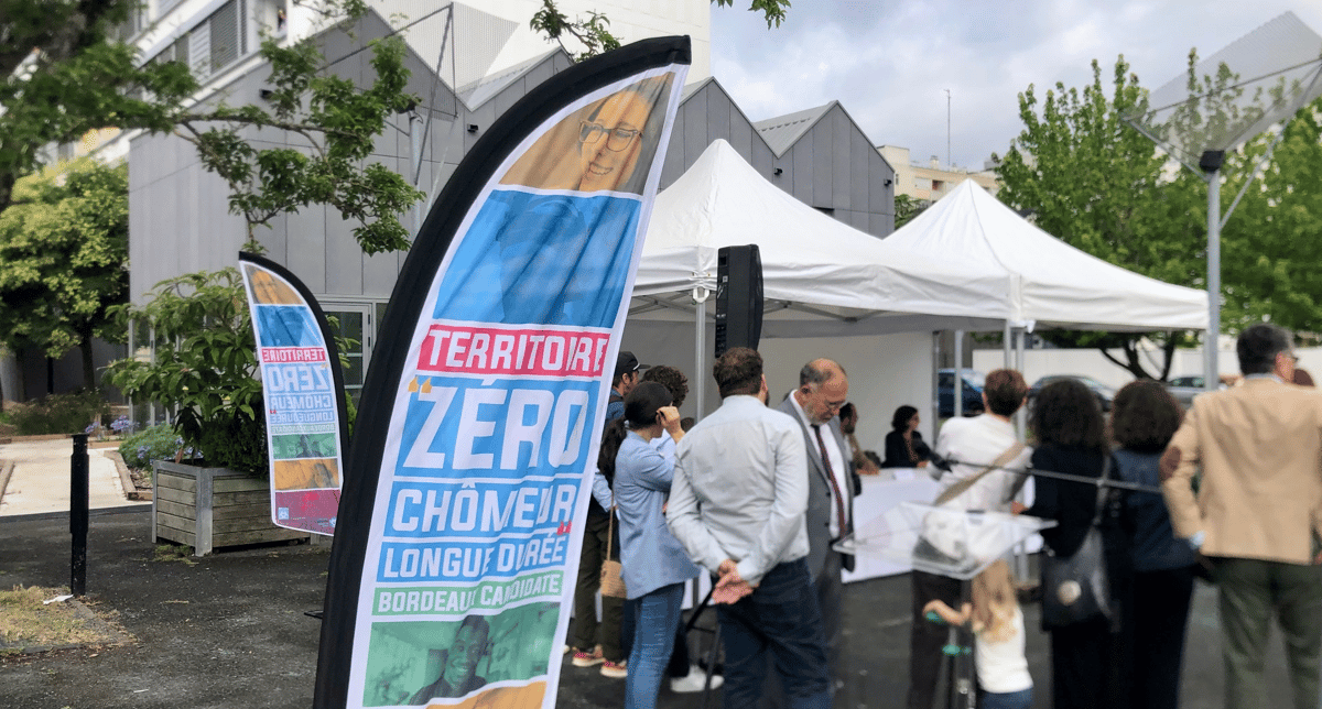 Les premiers contrats de travail en réinsertion ont été signés ce 11 juillet dans le quartier du Grand Parc à Bordeaux.