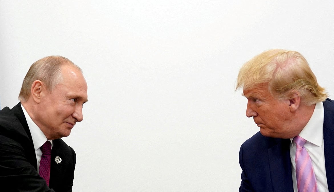 Vladimir Poutine et Donald Trump lors de leur dernière rencontre physique, en 2019 à Osaka, au Japon.