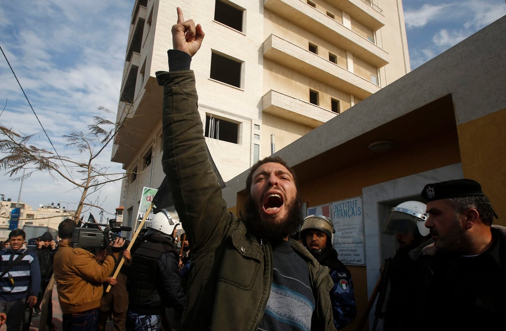 Rassemblement a gaza en soutien aux attentats de paris